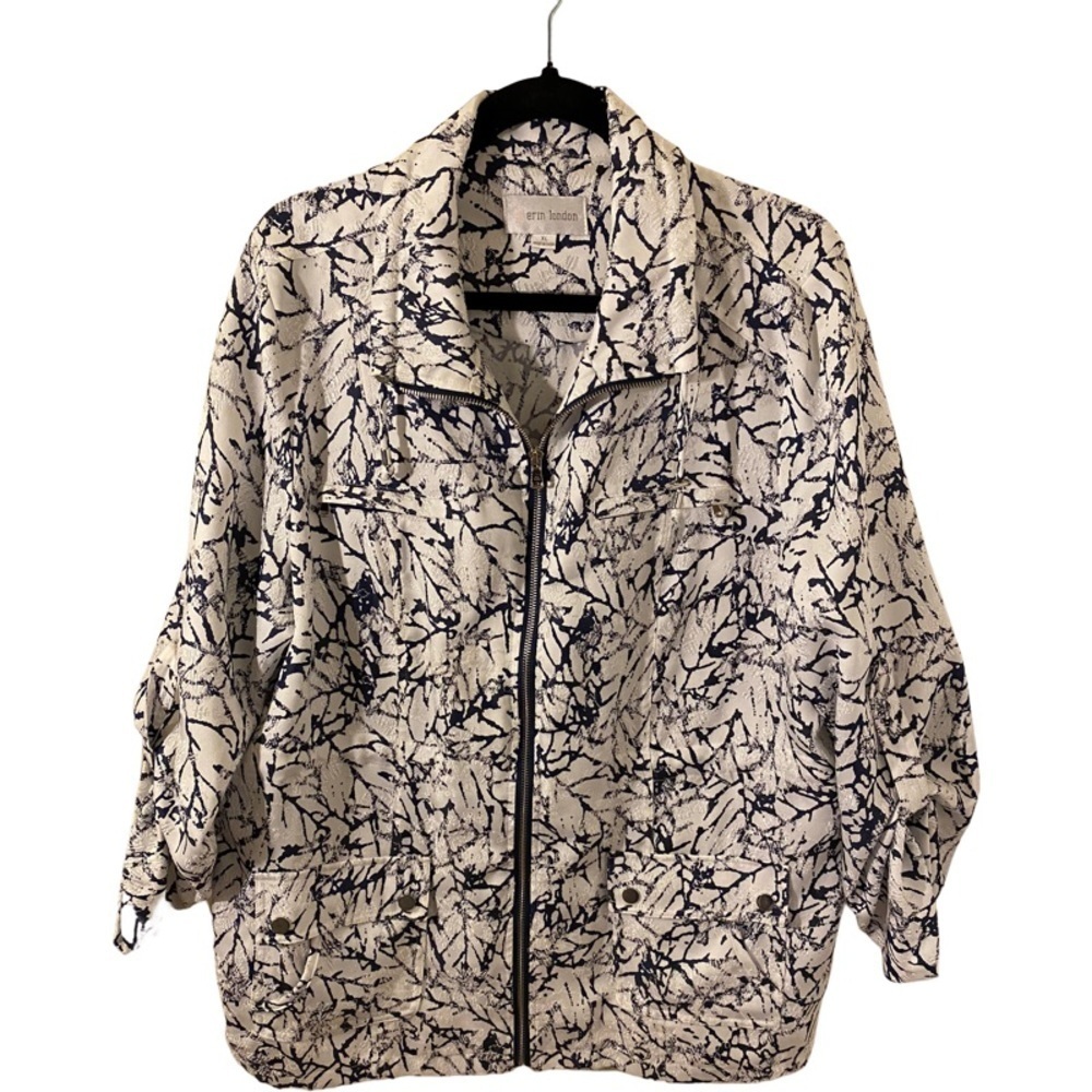 Erin London full zip lightweight coat. Size XL. Beautiful navy & white.